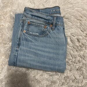 American Eagle mid rise straight jeans - size 6.